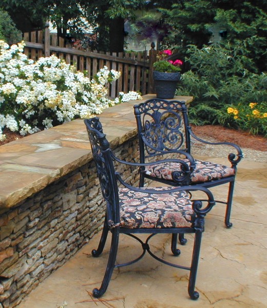 Tennesee Stacked stone wall gardenia 